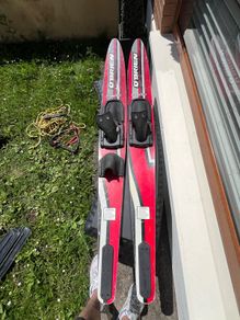 water skis