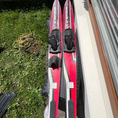 water skis