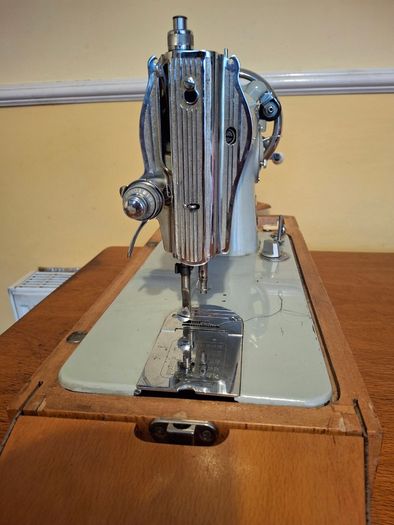 Novum Sewing Machine