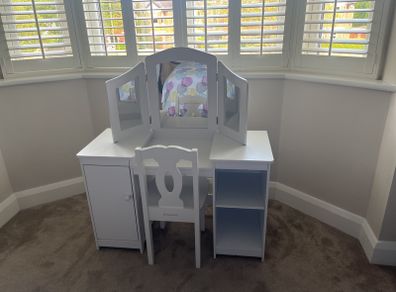 Kids deluxe vanity with chair, mirror and storage