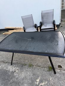 garden table and chairs