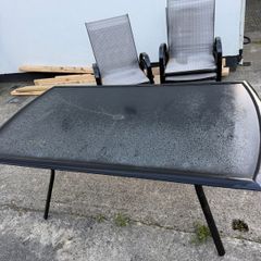garden table and chairs