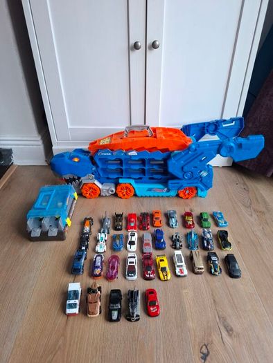 HotwheelS t-rex transporter and cars