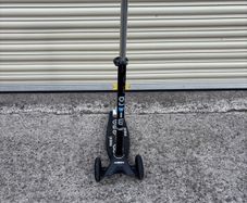 Maxi Micro Deluxe Scooter