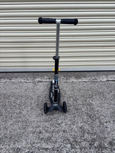 Maxi Micro Deluxe Scooter