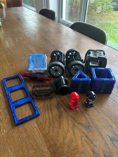 Magformers - Police Rescue plus Magformers - Police Rescue plus 30 additional tiles