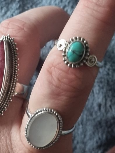 4 stunning rings,all silver,stones