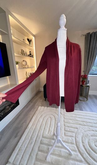 Ladies Long Sleeved Wine Cardigan from Dunnes Stores. Size Large UK 14-16 / EU 42-44