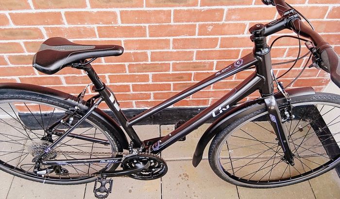 Ladies giant liv bike in nearly new condition