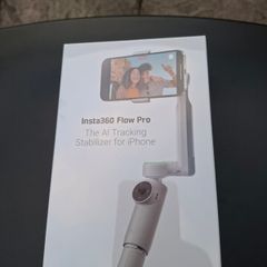 Insta360 Flow Pro for IPhone. AI tracking stabiliser.