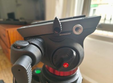 Video Tripod - Manfrotto 502 Fluid head & Benro Induro 8X