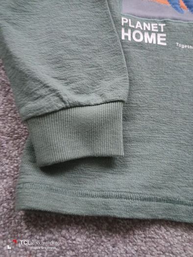 NEW.boy's top. Age 7/8