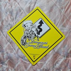 Vintage 2005 betty boop dangerous curves ahead metal sign 42x42 yellow in excellent condition