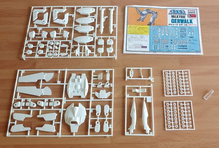 Vintage Macross / Robotech Gerwalk VF-1A Model Kit