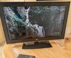 LG 32 inch HD ready TV