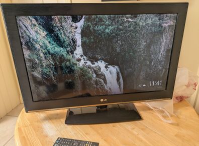 LG 32 inch HD ready TV