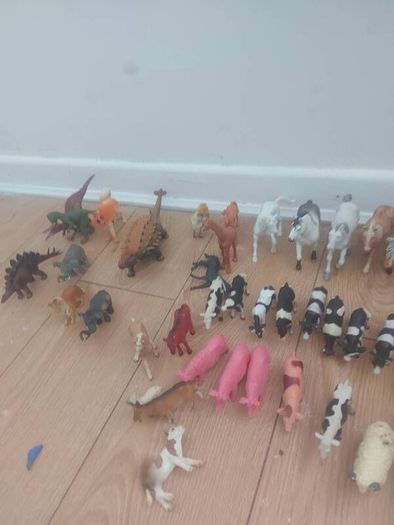 Animal figurines