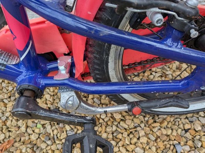 Drag Alpha 16 inch Kids Bike with Stabilisers, Stand & Bell