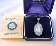 Vintage 1963 Wedgwood Sterling Silver Jasperware Necklace (With Original Box)