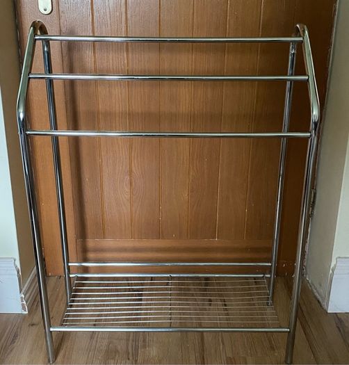 Towel rack