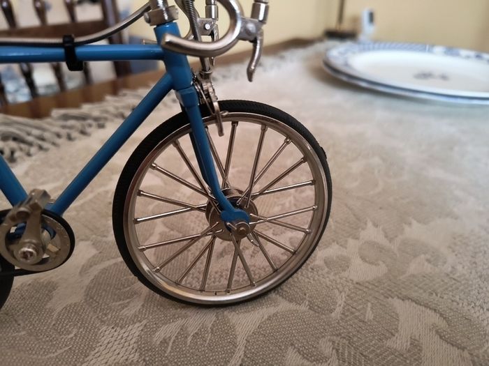 Die Cast Metal Bicycle. Scale 1:10.