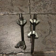 Coil spring compressor