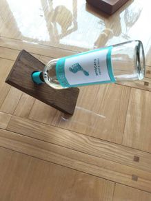 Floating wooden wine holder