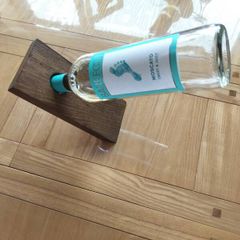 Floating wooden wine holder