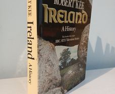Ireland  - A History by Robert Kee