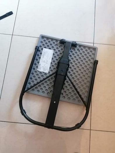Portable folding table