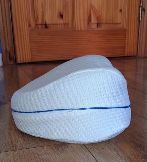 Contour pillow for leg support