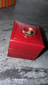 Ladies 9 Ct Gold Green Stone Promise Ring