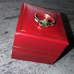 Ladies 9 Ct Gold Green Stone Promise Ring