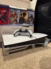 Sony PS5 Slim Disc drive 1TB 2 controllers