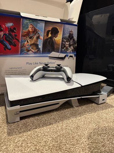 Sony PS5 Slim Disc drive 1TB 2 controllers