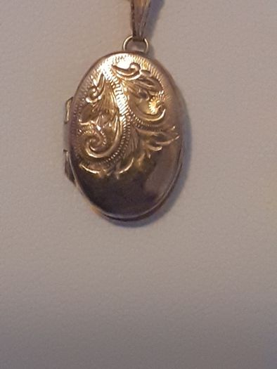 9 carat gold locket