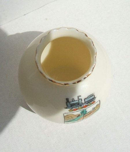 CREWE TOWN CRESTED CHINA VASE (Wiltshaw & Robinson Ltd, Stoke on Trent) - Carlton China vase with Crewe town coat-of-arms