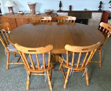 Solid Wooden Oval Extending Dining Table with 6 Matching Chairs