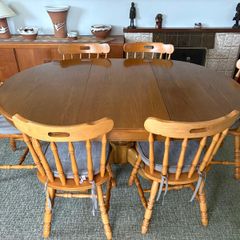 Solid Wooden Oval Extending Dining Table with 6 Matching Chairs