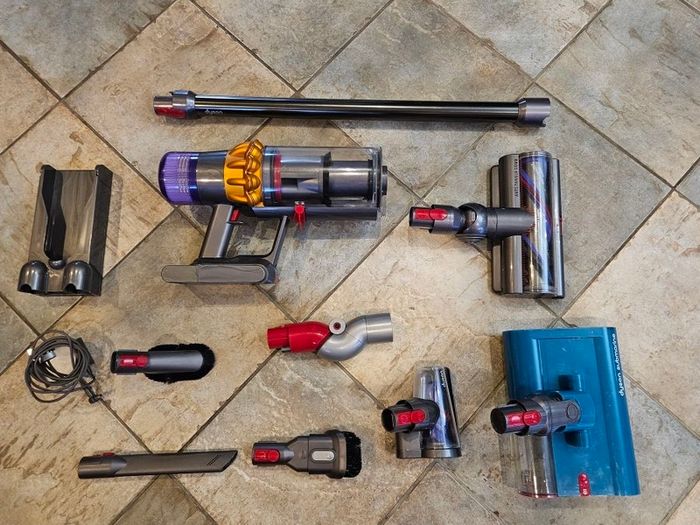 Dyson V15 submarine