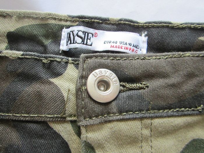 Short Green Camouflage Cargo Skirt - BNWT
