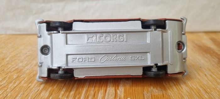 corgi diecast Ford Cortina