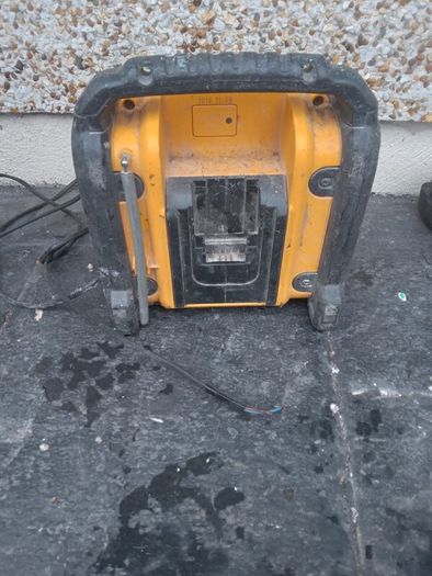 dewalt radio