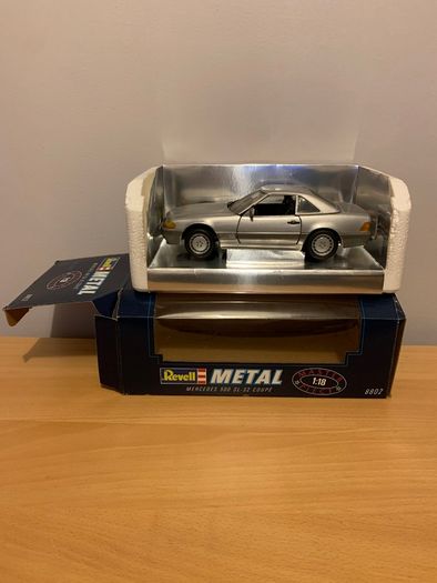 Mercedes 500 SL 32 Coupe 1/18 Revell Metal Model Car