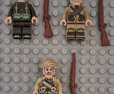 Lego compatible, military figures, Russian / British / Canadian infantry. 15 figures plus rifles.