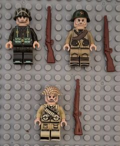 Lego compatible, military figures, Russian / British / Canadian infantry. 15 figures plus rifles.