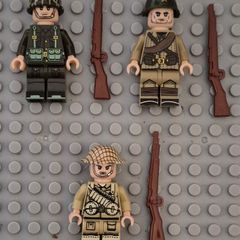 Lego compatible, military figures, Russian / British / Canadian infantry. 15 figures plus rifles.