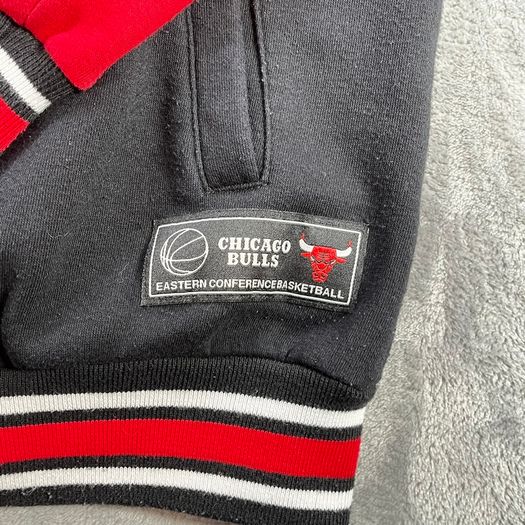 Chicago Bulls Mens Varsity Bomber Jacket Black Basketball Logo NBA Size Medium