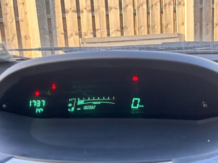 Toyota Yaris 1.0L 2007 (180,000km)