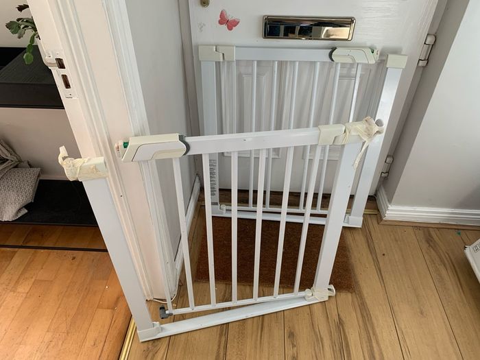 2x low base bar stair gates